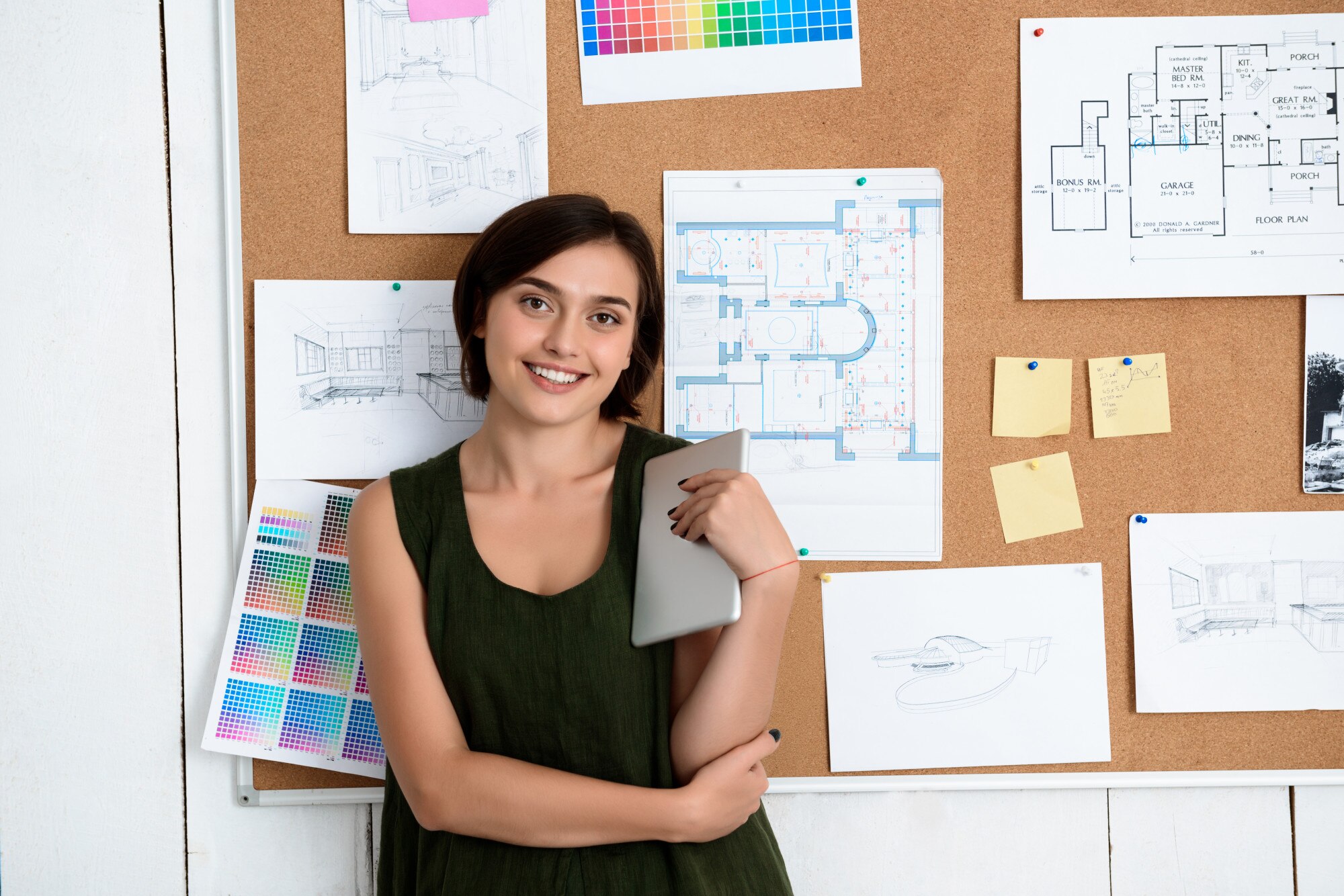 joven empresaria hermosa sonriendo pie junto mesa dibujos 176420 3705